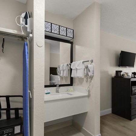 Vamo Quality Inn Sarasota I-75 מראה חיצוני תמונה